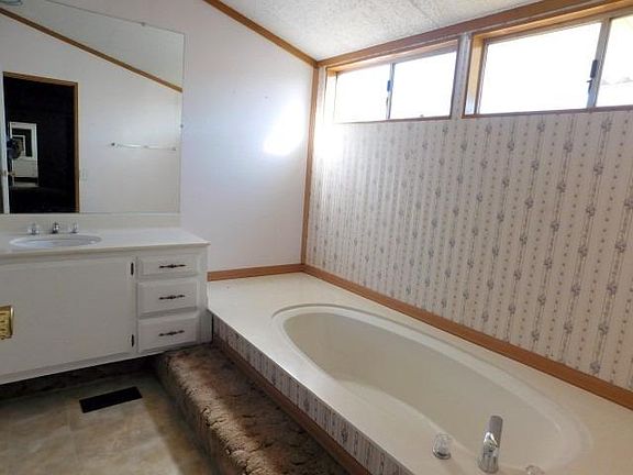 4th image of 13862 Victoria Dr