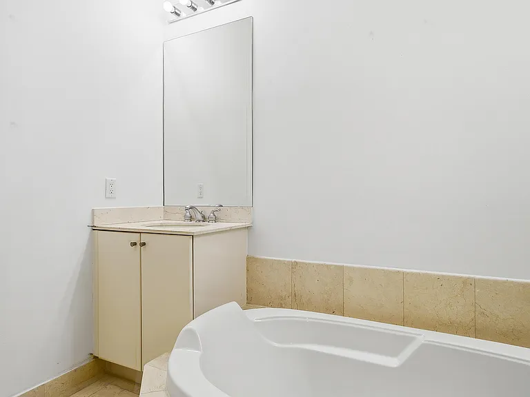 801 S Olive Ave #425 — Photo 16