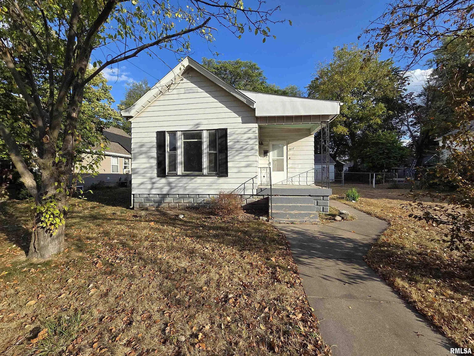 617 W Hanssler Pl photo 1