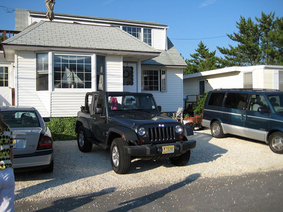 7 W Jacqueline Ave, Long Beach Township, NJ 08008