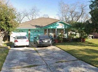 155 Coach Lamp Ln, Houston, TX 77060