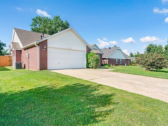 2nd image of 3403 W Beech Dr