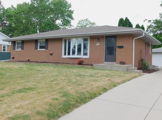 N87W17946 Shepherd Dr, Menomonee Falls, WI 53051