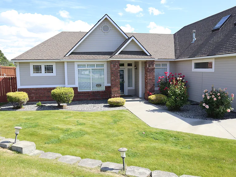2758 Rue Ct — Photo 4