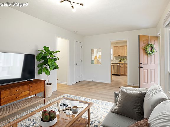 5th image of 1003 Hopkins Dr