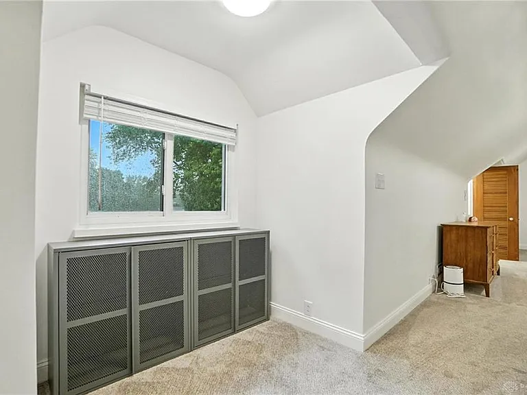 108 Napoleon Dr — Photo 23