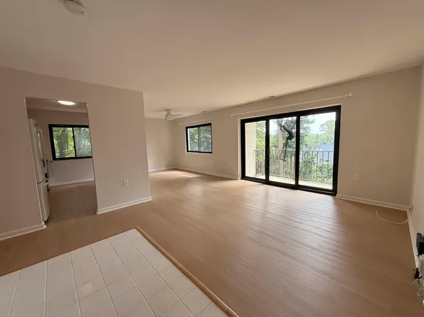 613 Oakland Hills Ct APT 201, Arnold, MD 21012