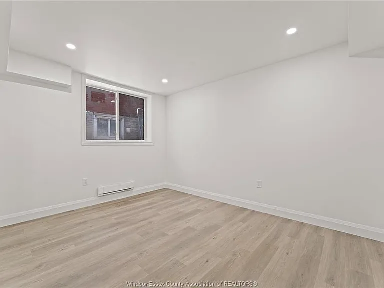 702 Pierre Ave #4 — Photo 8