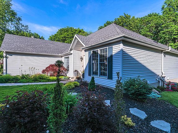 3rd image of 1628 Falconcrest Dr NE