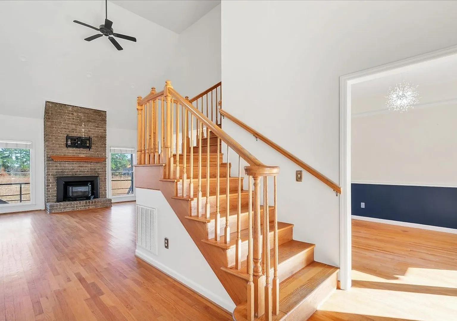 695 Cedar Pt. — Photo 3