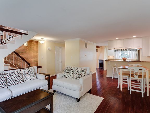 4th image of 2868 Sutton Oaks Ln