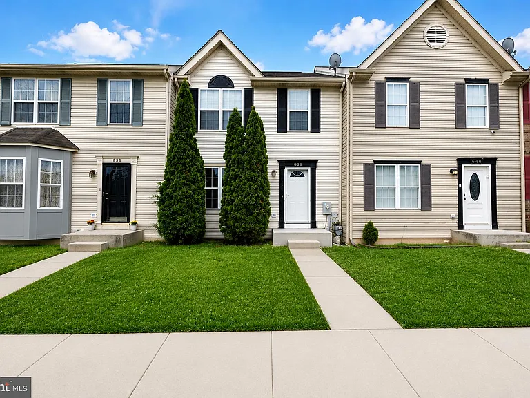 638 Villager Cir — Photo 1