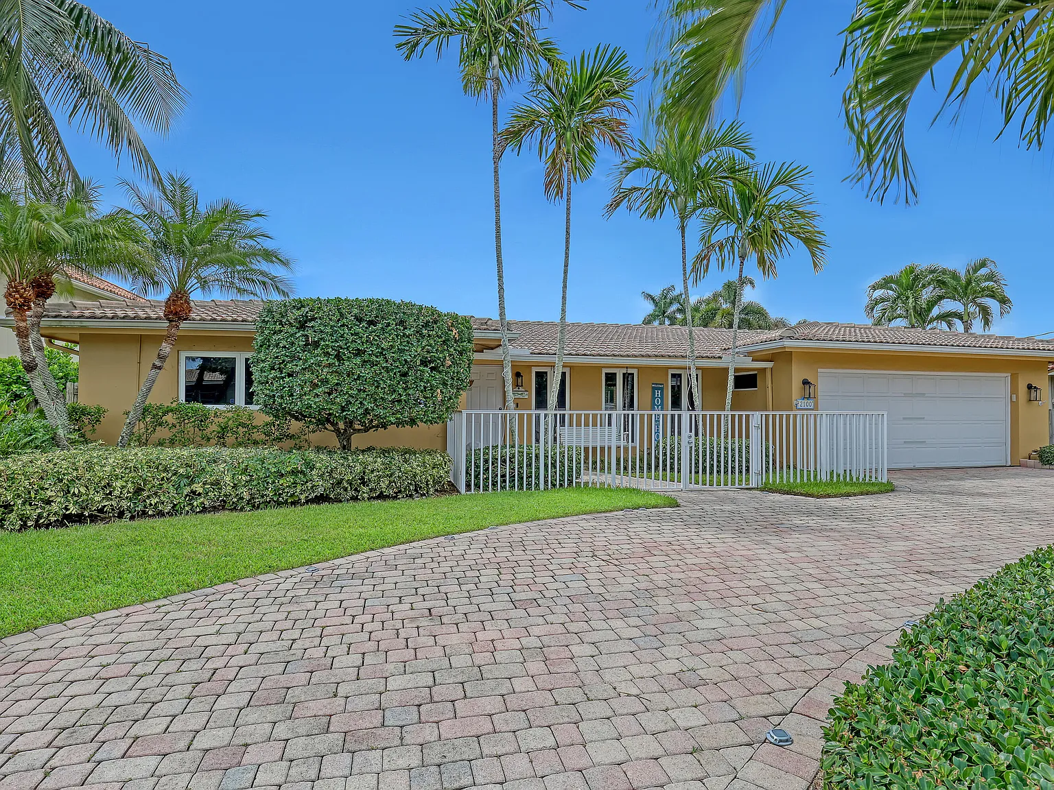 3 bed, 3.0 bath, 2174 sqft, $9,500 — Photo 4