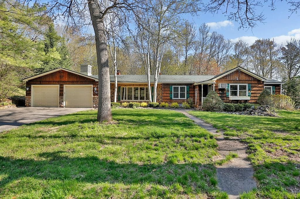 566 1st St, Taylors Falls, MN 55084 Zillow