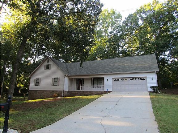 2nd image of 385 Hidden Valley Dr SE