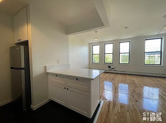 1st image of 195 Richards St #4A