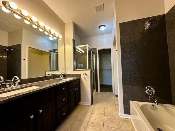 2021 Madison Dr, Bonner Springs, KS 66012