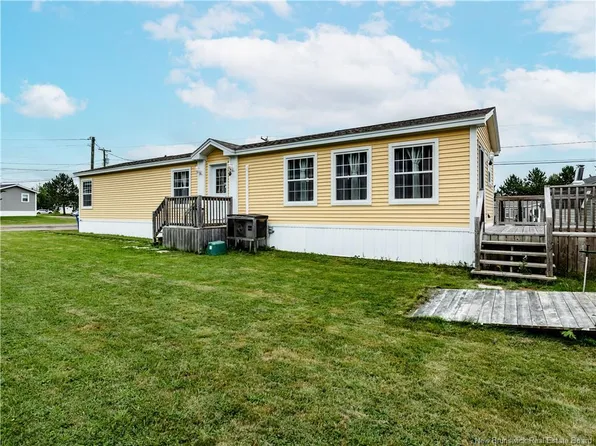 14 Telex Ln, Dieppe, NB E1A 8H5