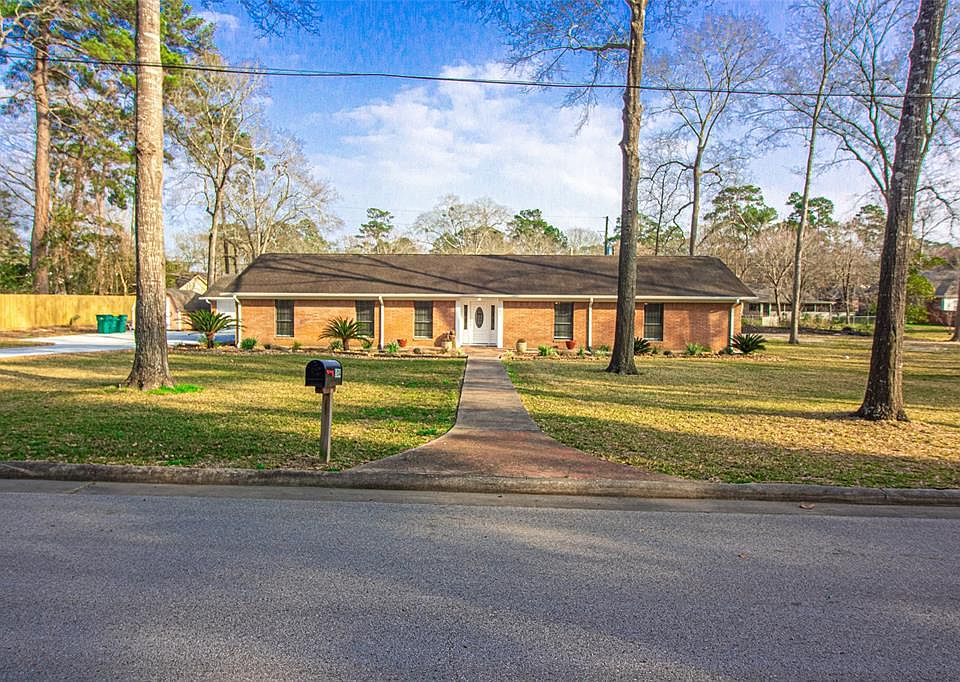 Image 1: WOW! Come get it...PRIME location, BEAUTIFUL home that shows pride of ownership and many nice and recent updates...