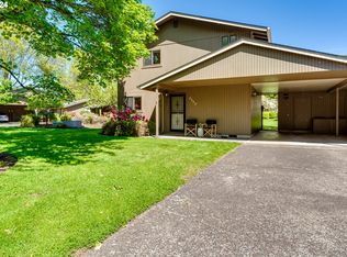 2272 Ridgeway Dr, Eugene, OR 97401