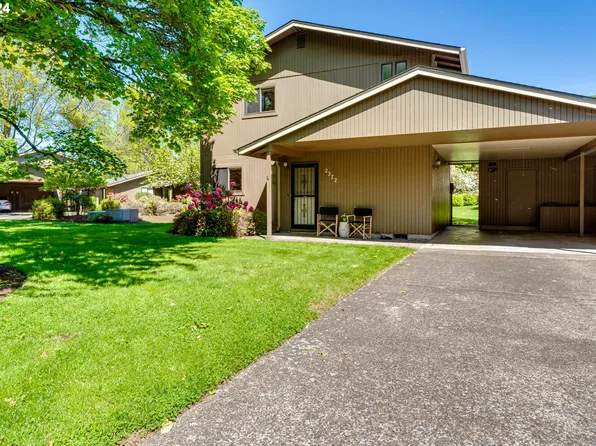 2272 Ridgeway Dr, Eugene, OR 97401