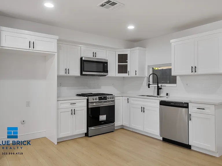 2708 S Cochran Ave #2708 — Photo 5