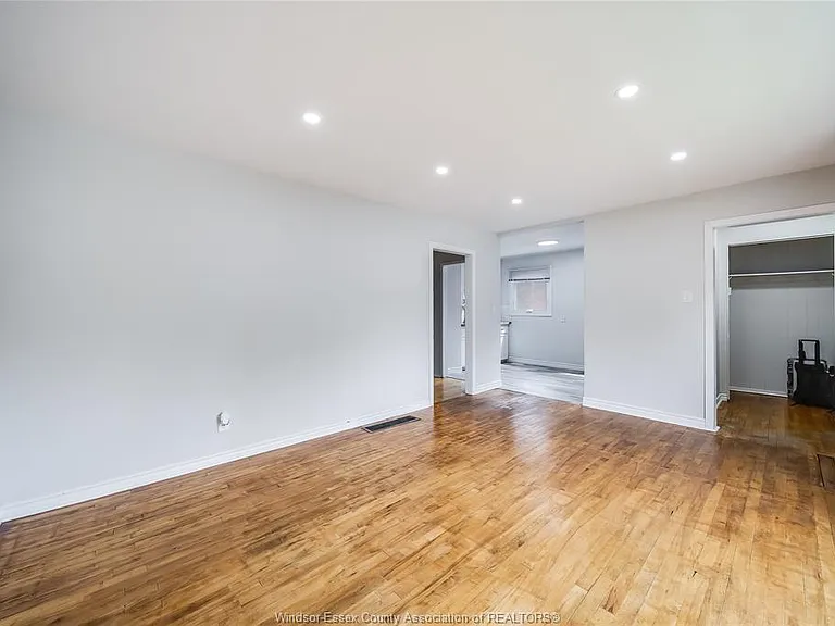 1944 George Ave — Photo 3