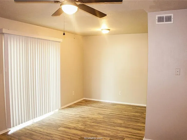 2400 Blanco Dr #D — Photo 4