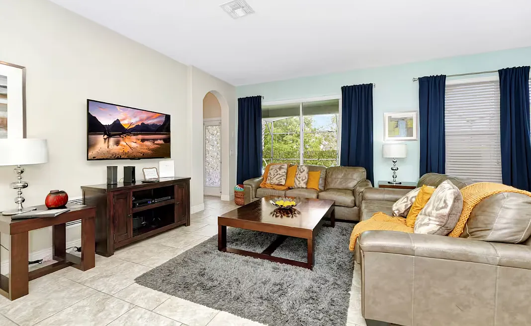6 bed, 3640 sqft, $3,200 — Photo 4