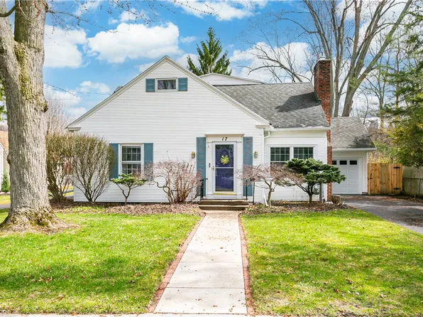 17 Miles Ave, Fairport, NY 14450