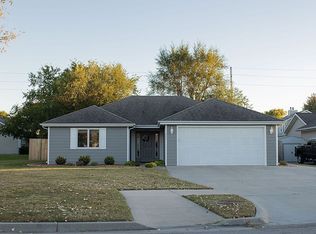 200 Brookmont Dr, Manhattan, KS 66502