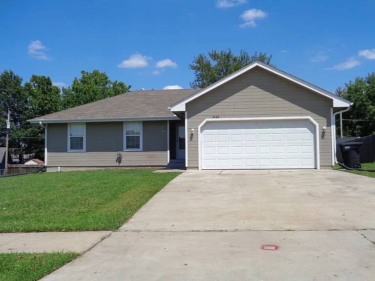 3402 SE Golden Ave — Photo 2