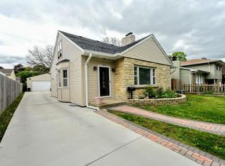 426 Westmoreland Ave, Waukegan, IL 60085