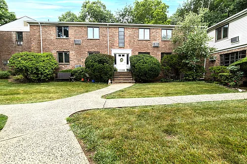 7 Stone Hill Rd #B Photo 1