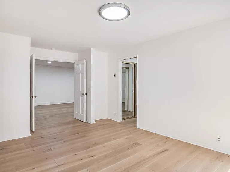 8880 Villa La Jolla Dr — Photo 14