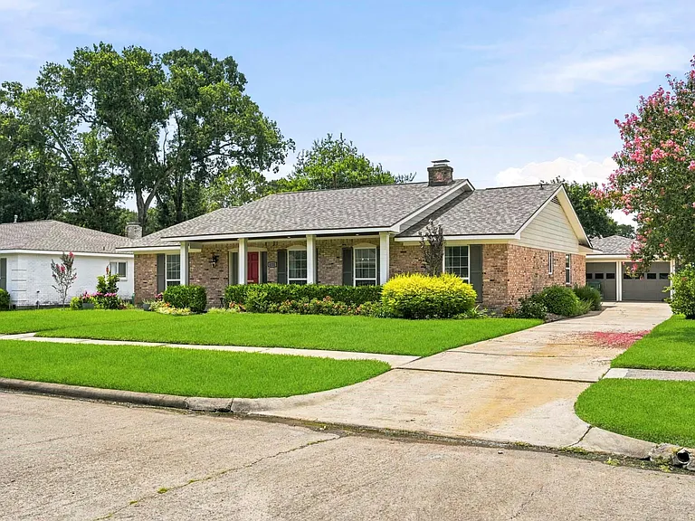 6131 Yarwell Dr — Photo 2