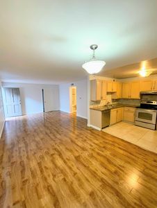 18601 Collins St APT D2, Tarzana, CA, 91356