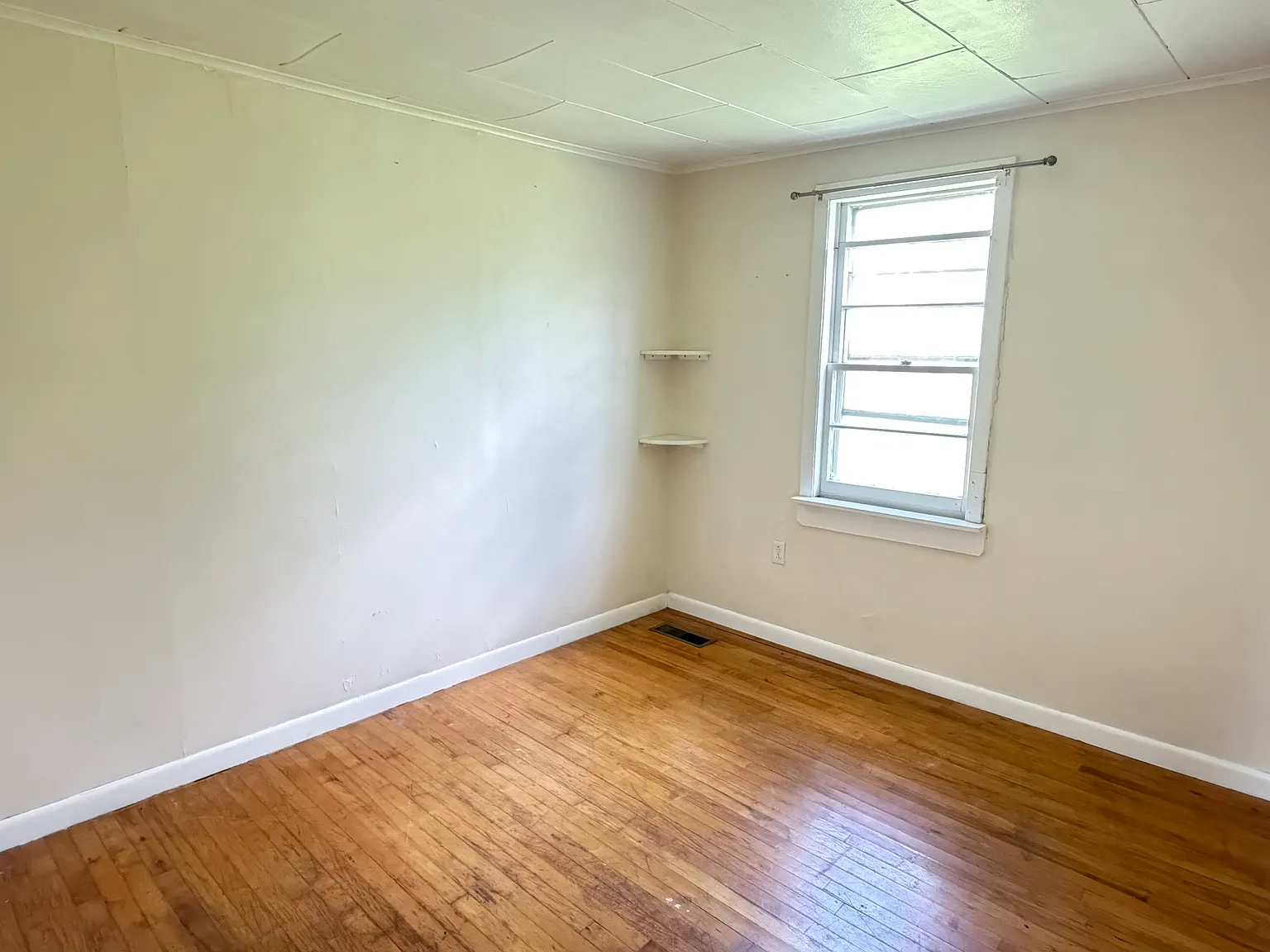2 bed, 720 sqft, $1,100 — Photo 2
