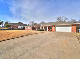 2406 NW Redwood Ln, Lawton, OK 73505