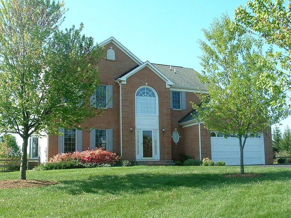 Beautiful inside and out... and in excellent condition!!