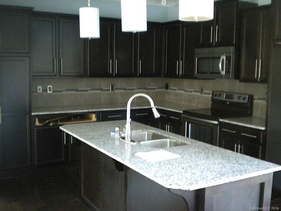 2nd image of 119 Kingsgate Ct Unit 76