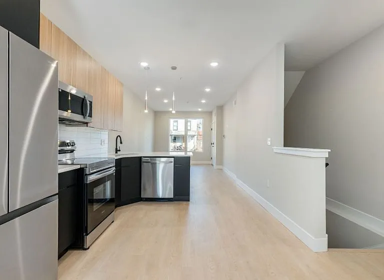 660 Brooklyn St #1 — Photo 6