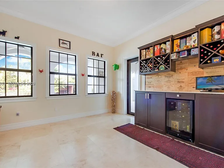 1151 S Alhambra Cir — Photo 4