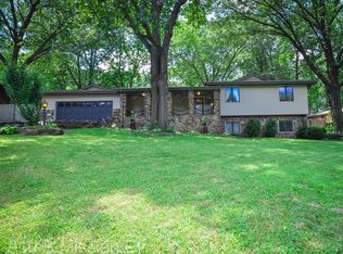 910 S Mission Cir, Springfield, MO 65809