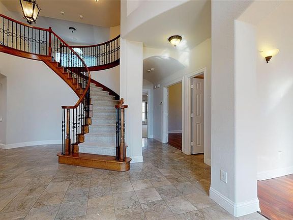 3rd image of 2505 Green Meadow Dr