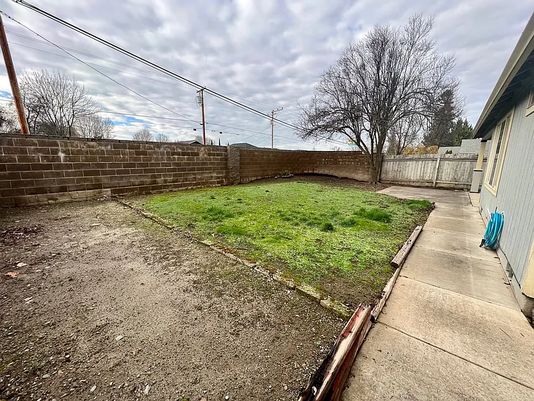 1902 Regal Ave — Photo 10