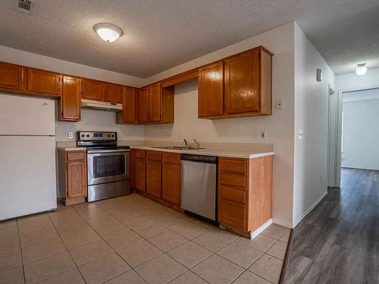 1518 N Bernice Dr — Photo 7