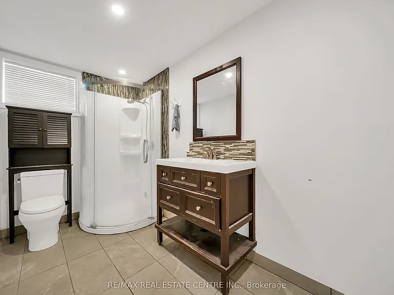 1074 Farmstead Dr — Photo 13