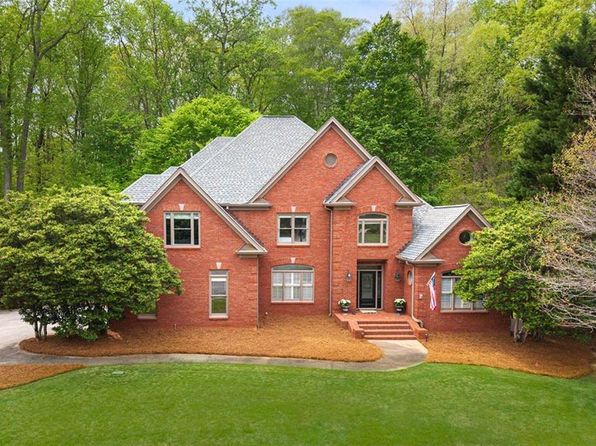 221 Streamside Ct, Lilburn, GA 30047