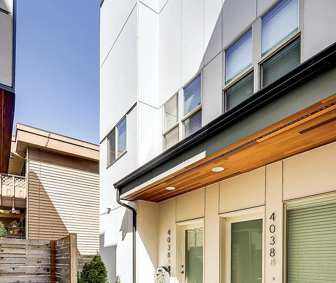 4038 California Ave SW — Photo 2